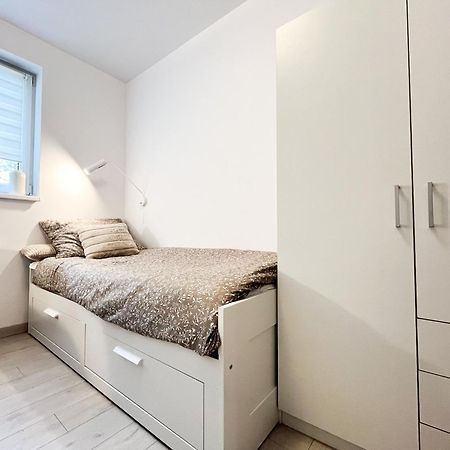 Walk To Park, Modern 2Bd Kitchen! Balcony, Parking Apartment Wroclaw Bagian luar foto