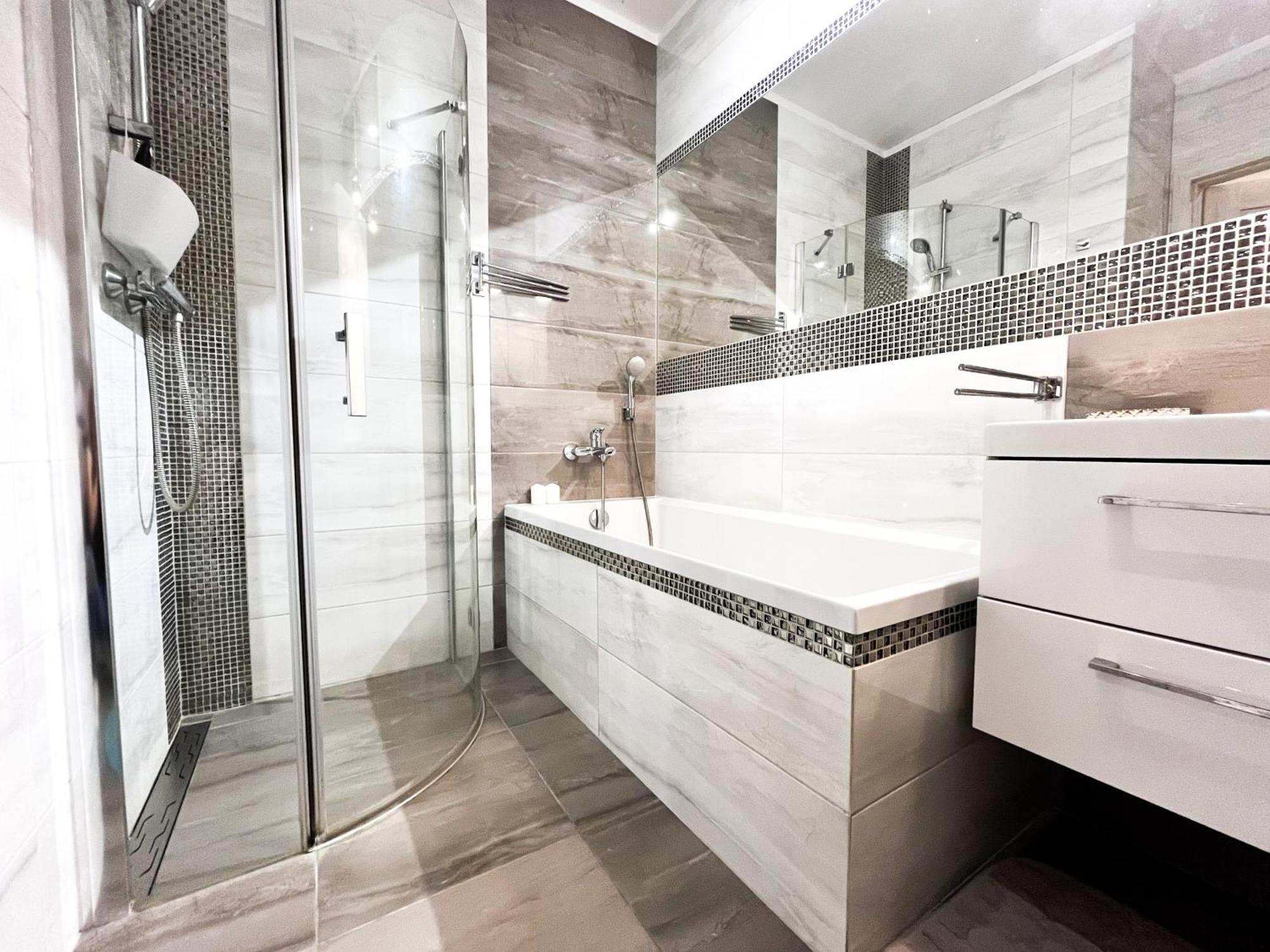 Walk To Park, Modern 2Bd Kitchen! Balcony, Parking Apartment Wroclaw Bagian luar foto