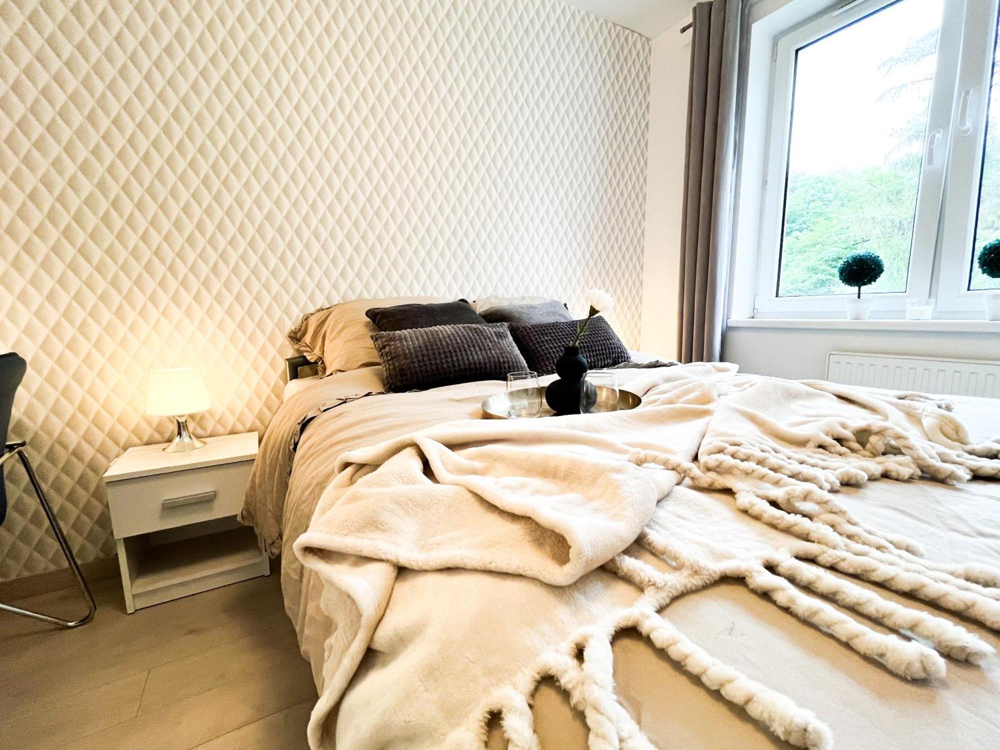 Walk To Park, Modern 2Bd Kitchen! Balcony, Parking Apartment Wroclaw Bagian luar foto